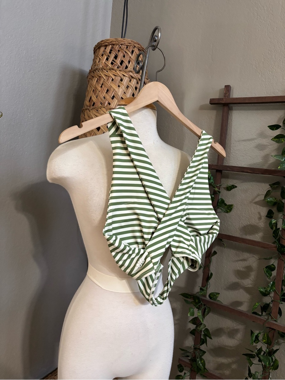▪️Albion Top Knot Green and White Striped Bikini Top M - Picture 9 of 11